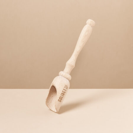pelle doseuse en bois pour lessive en poudre